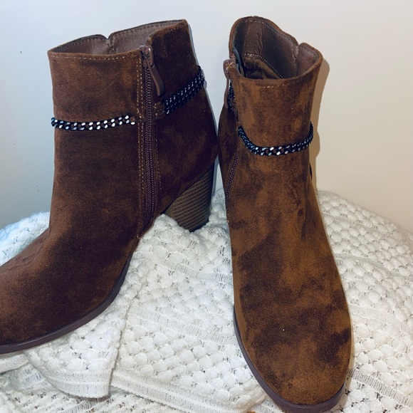 Women’s brown suede ankle boots - Picture 4 of 7